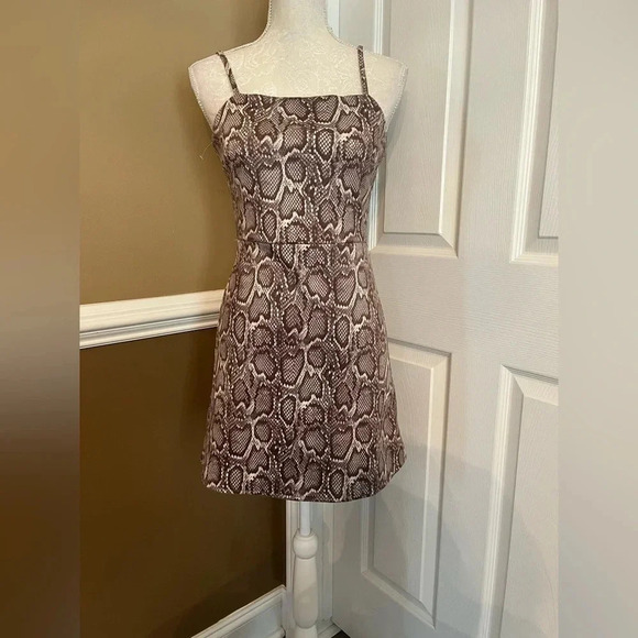 SHE + SKY SNAKE PRINT
DRESS SIZE SMALL - Picture 4 of 8